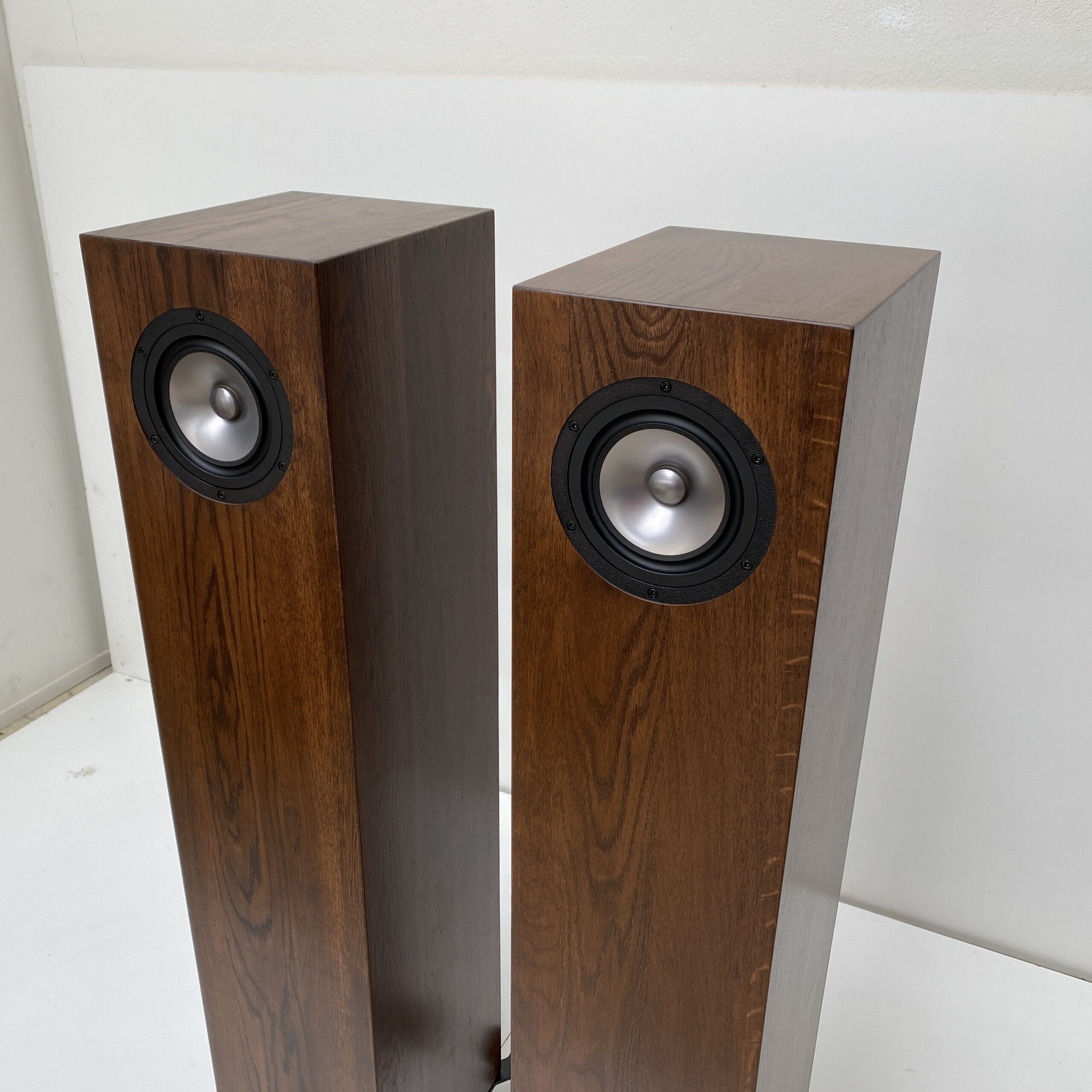 Sibelius SG - Dark Oak- Satin finish - Pearl Acoustics